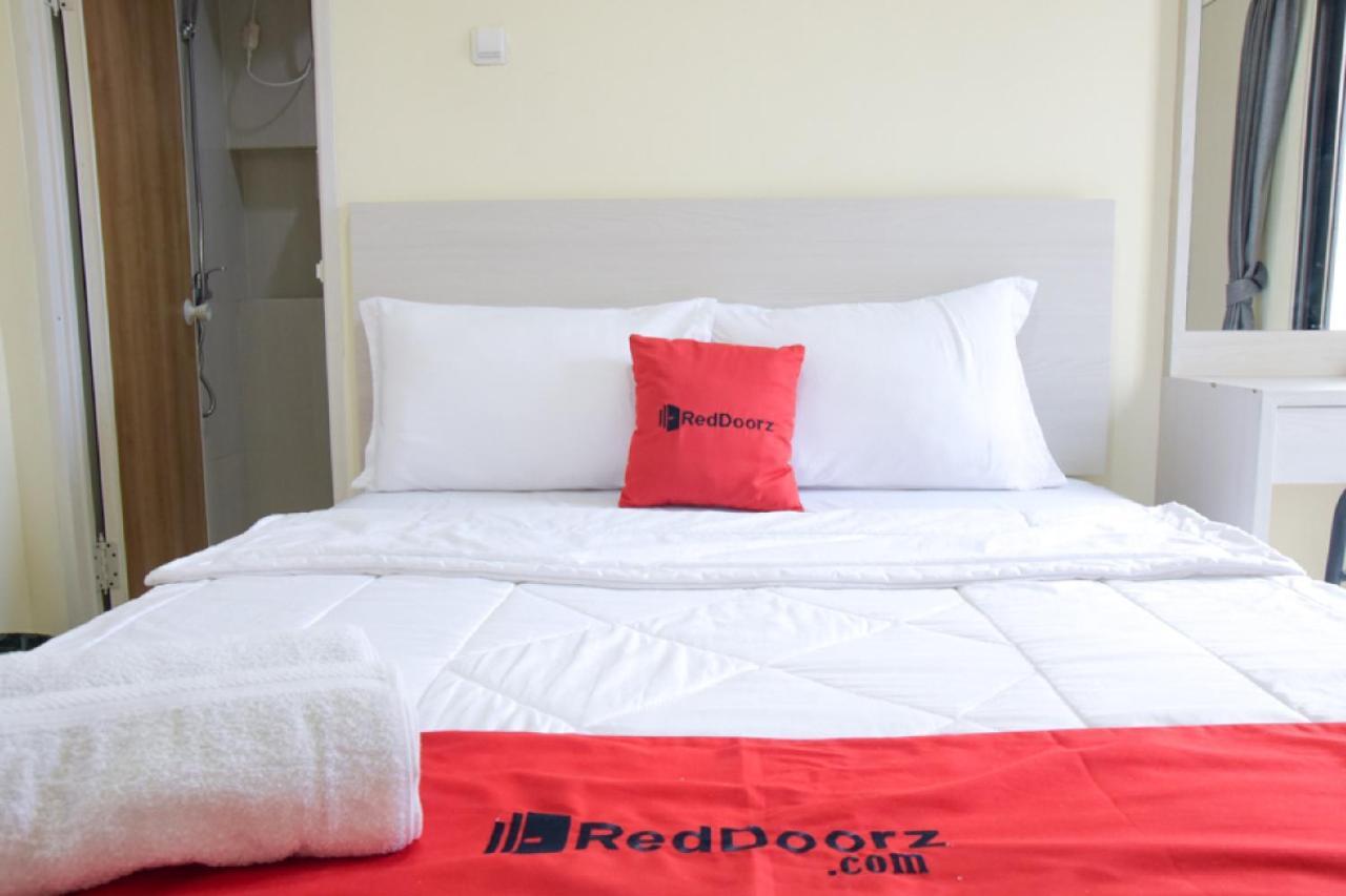 Reddoorz @ Genteng สุราบายา ภายนอก รูปภาพ