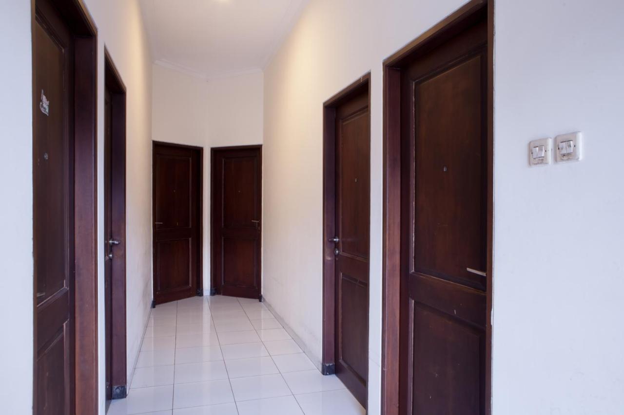 Reddoorz @ Genteng สุราบายา ภายนอก รูปภาพ