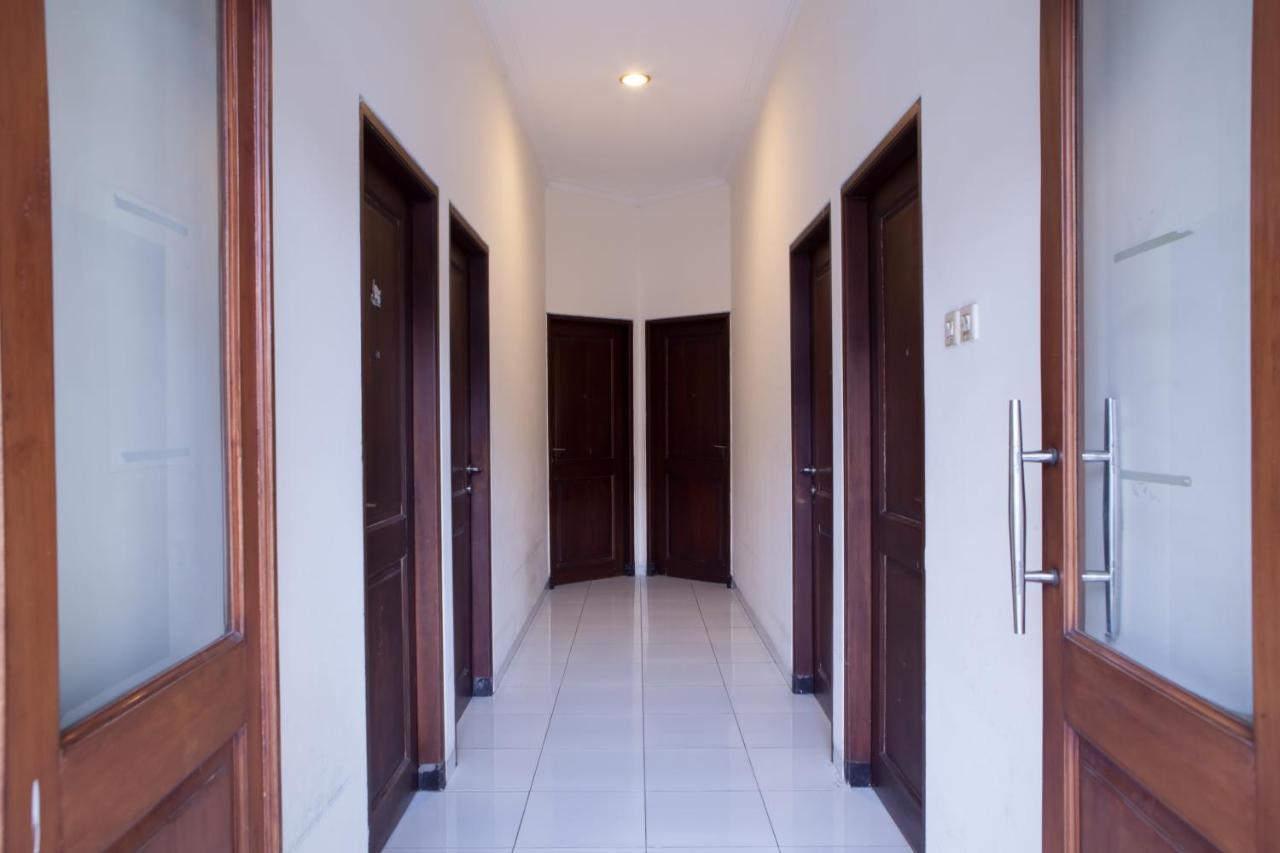 Reddoorz @ Genteng สุราบายา ภายนอก รูปภาพ