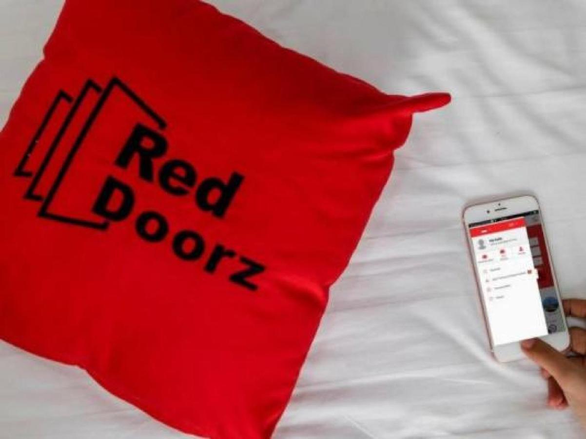 Reddoorz @ Genteng สุราบายา ภายนอก รูปภาพ